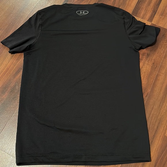 Men’s Under Armour Top - Picture 2 of 2
